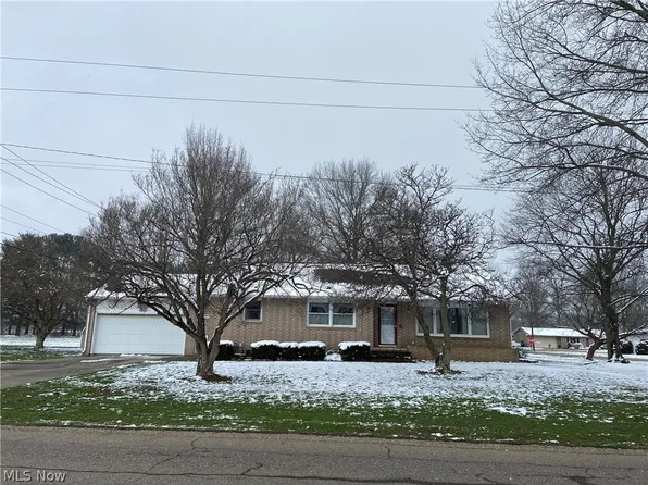 5671 E State Rd, Newcomerstown, OH 43832