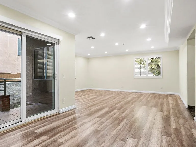 420 Riverdale Dr #11 — Photo 16