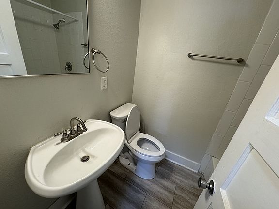 3rd image of 407 E Locust St APT 8