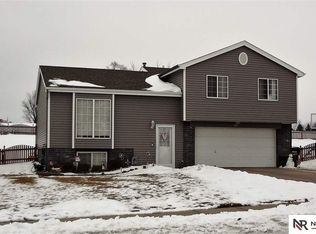 1310 Beaufort Dr, Papillion, NE 68133
