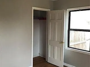 528 E Douglas Dr — Photo 13