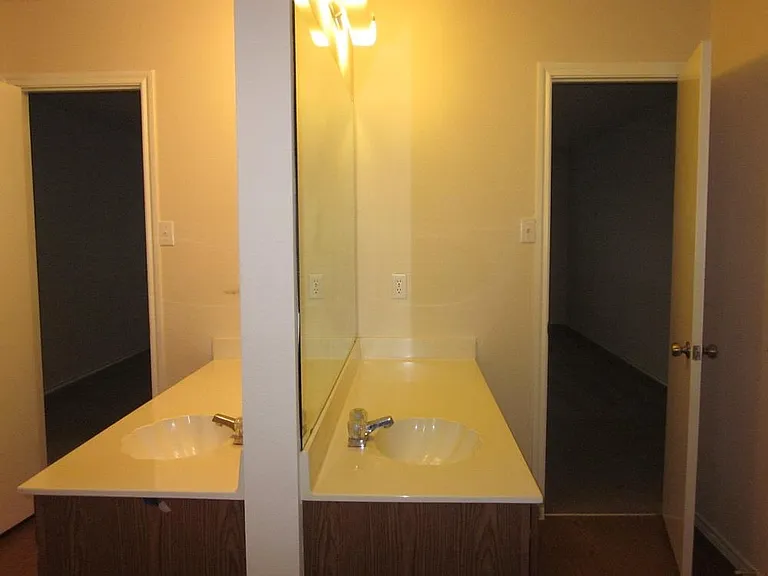 1102 Comfort St — Photo 11
