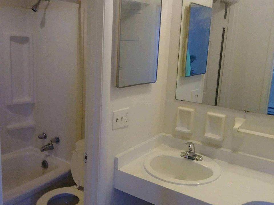 2nd image of 2341 Burnet Ave APT 17