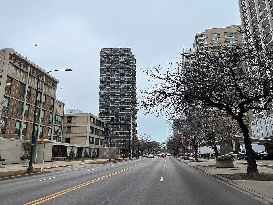 2nd image of 6145 N Sheridan Rd APT 20C