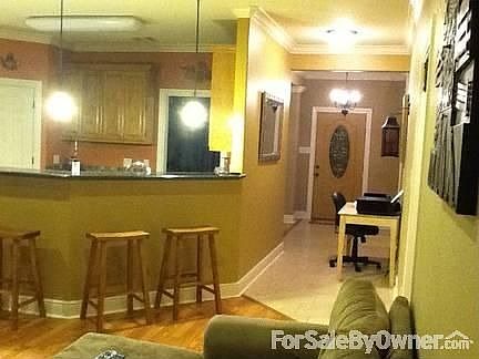 Foyer Entrance
						:
						The home has an open floor plan.