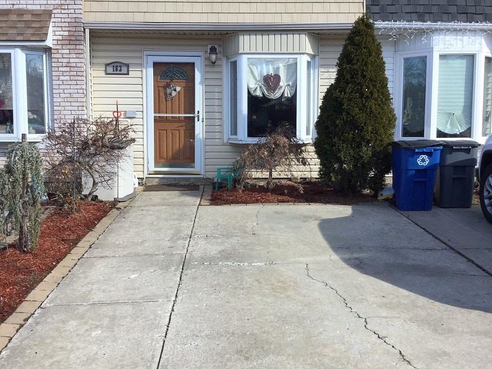 1st image of 183 Sandalwood Dr