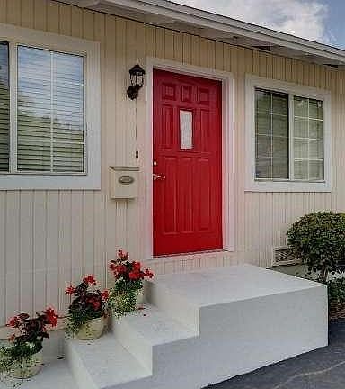 2nd image of 1176 Wilcox Ave