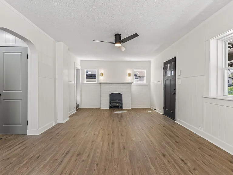 2711 Elmwood Ave — Photo 20