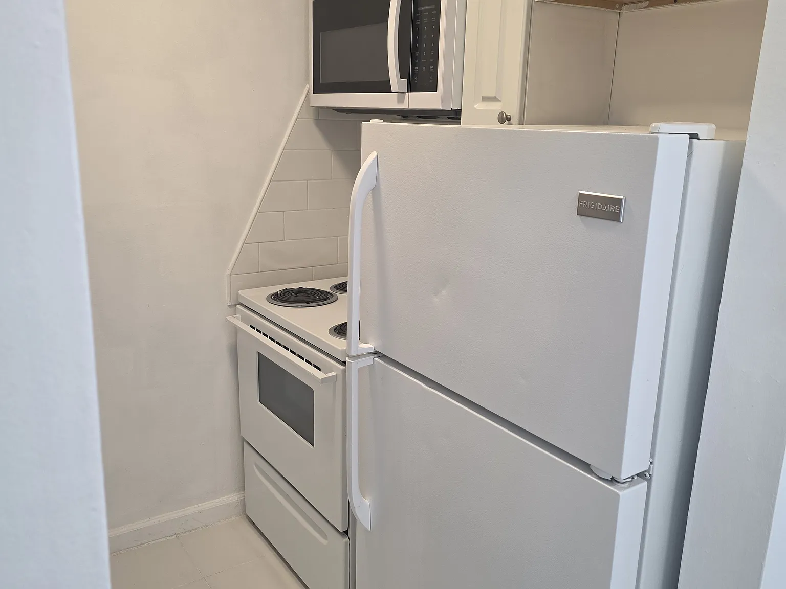 1 bed, 800 sqft, $1,350 — Photo 2