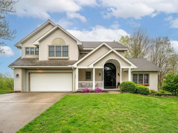 1520 Castle Ct, Morgantown, WV 26508