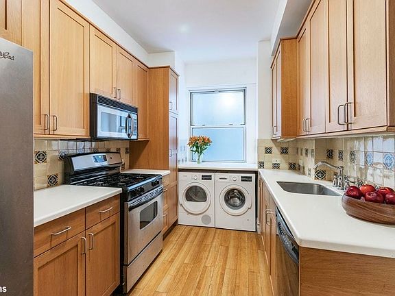4th image of 250 W 94th St #3D