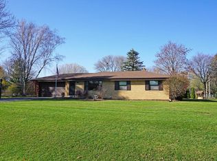 21880 Oakmont Ln, Brookfield, WI 53045