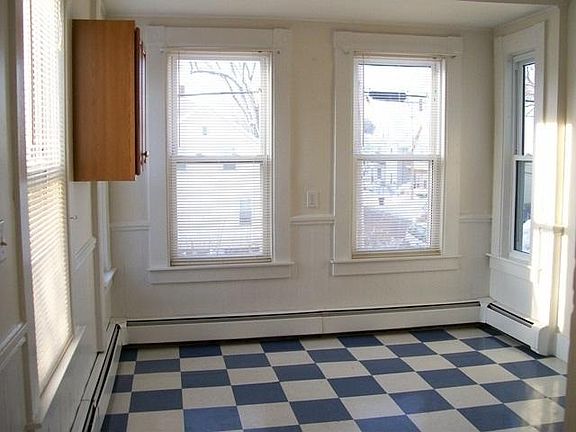 Bright and Sunny-lots of windows