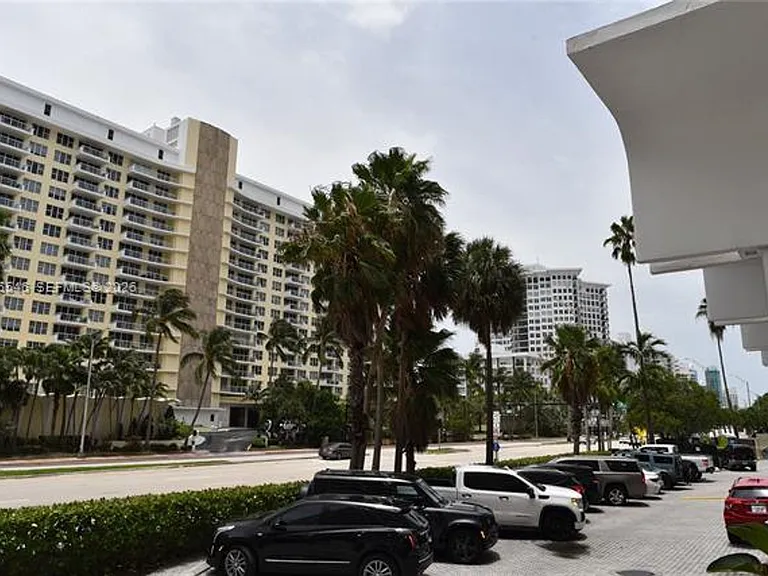 5555 Collins Avenue Cu #8K — Photo 47