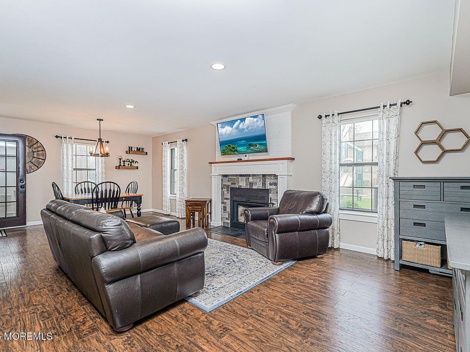 1st image of 707 Wellington Place