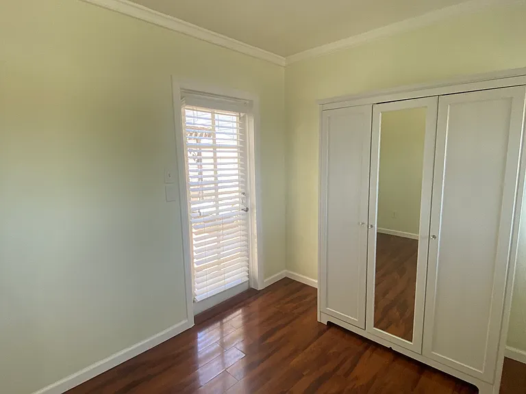 2050 Hope St — Photo 2