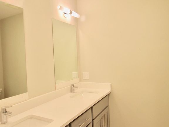 4th image of 2643 W Lawrence Ave