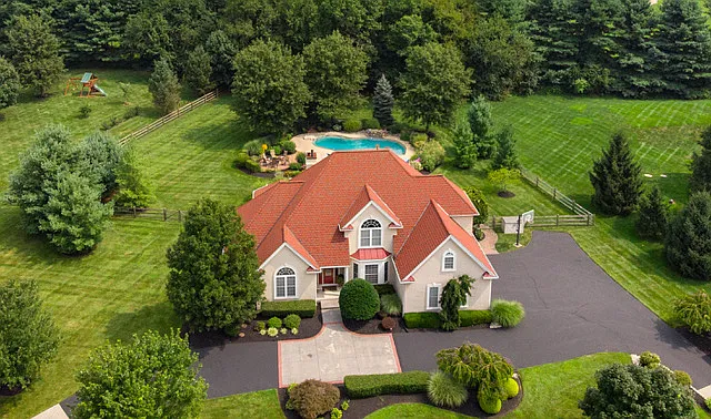 180 Peach Blossom Ln photo 1