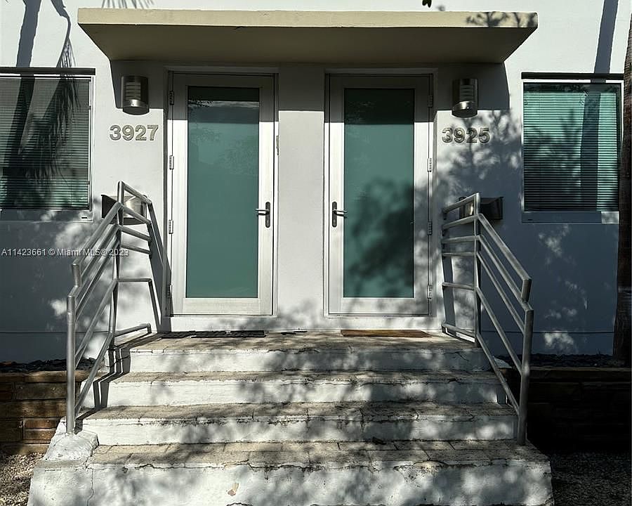 1st image of 3925 Garden Ave #3925