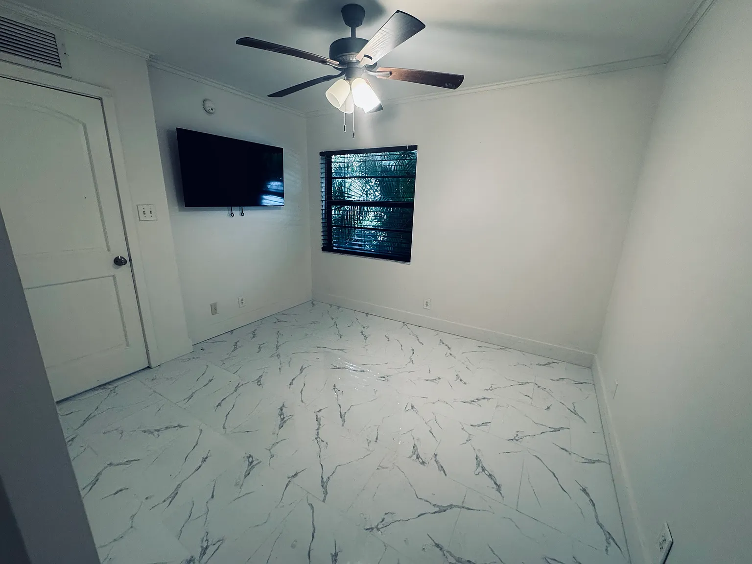 2 bed, 936 sqft, $2,300 — Photo 3