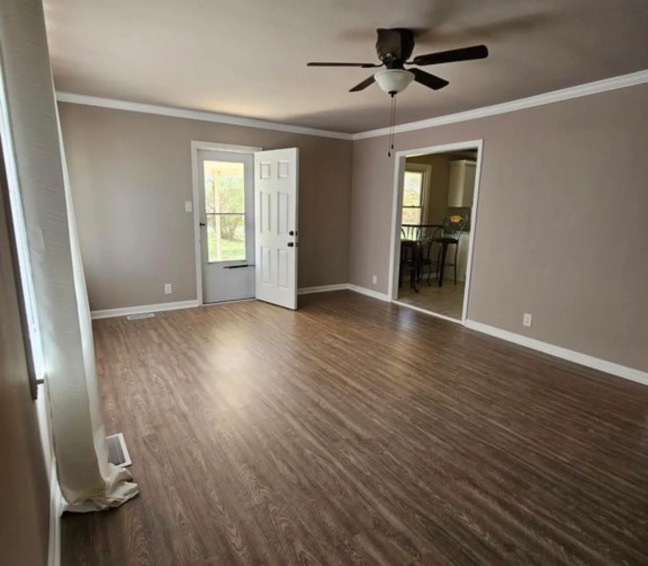 3 bed, 1300 sqft, $1,650 — Photo 2