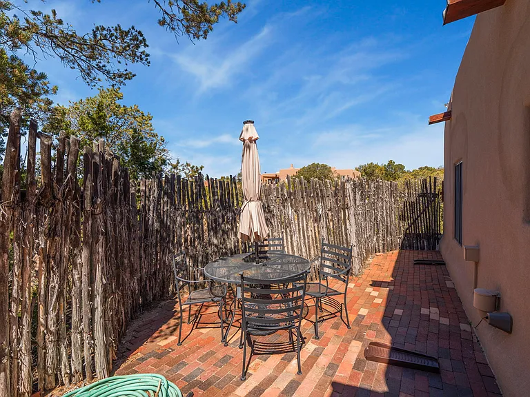 Exterior / Side Yard