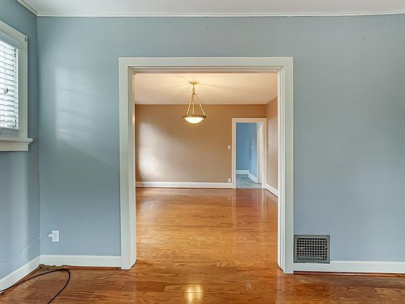 4th image of 5940 Woodmont Ave