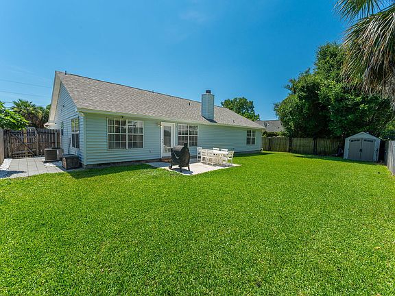 4th image of 400 Primrose Cir