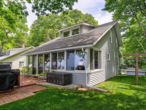 4th image of 3241 N Lakeshore Dr