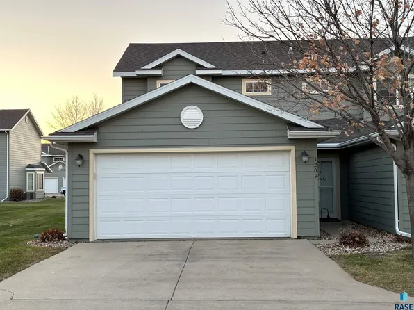 1209 N Pekin Pl, Sioux Falls, SD 57107