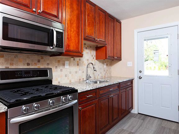 3rd image of 138 Westwood Dr