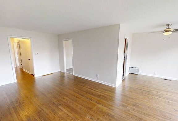 4th image of 2334 SE 72nd Ave