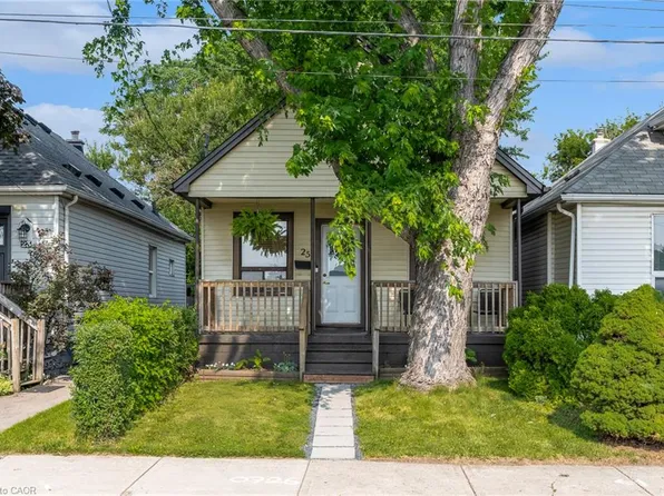 25 McKinstry St, Hamilton, ON L8L 6C2