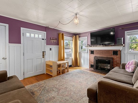 2nd image of 14 Alhambra Cir N
