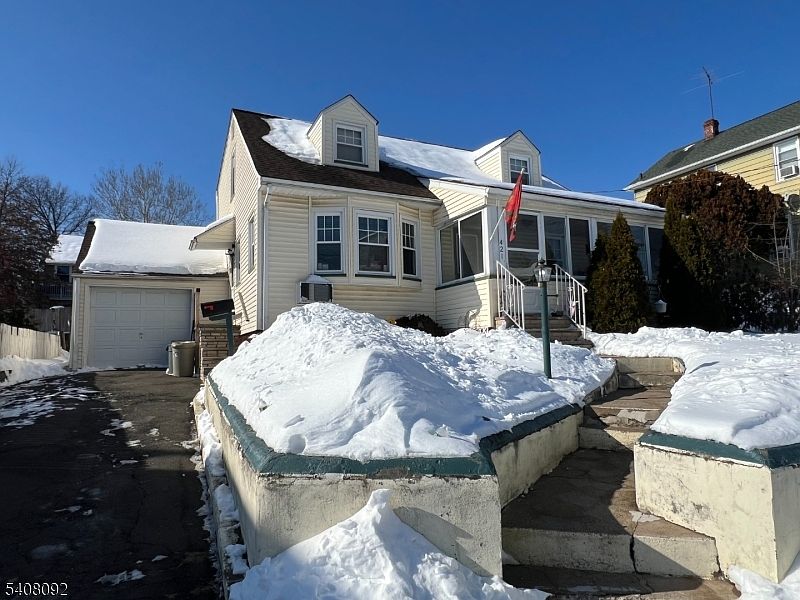 1st image of 421 Morrissee Ave