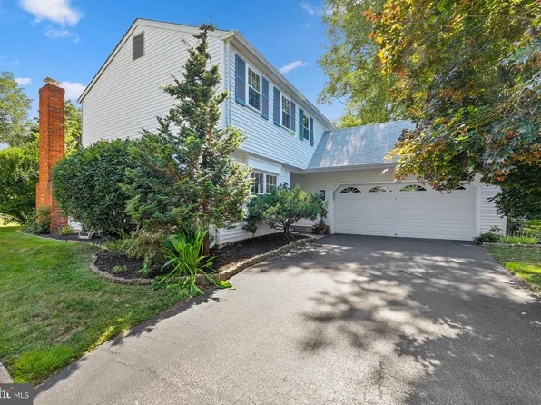 5 Westwood Ct, Medford, NJ 08055