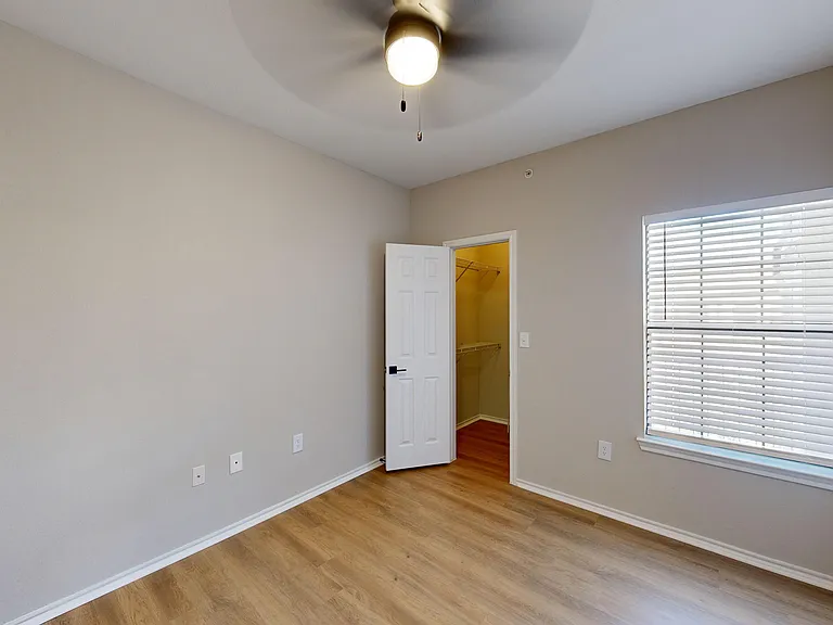 Lakeline Villas — Photo 120