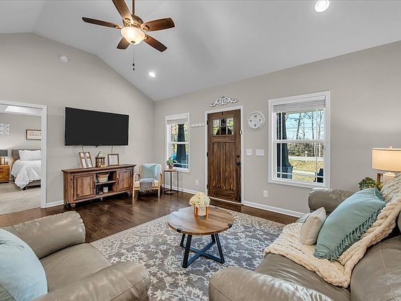 5th image of 1554 S Spring St