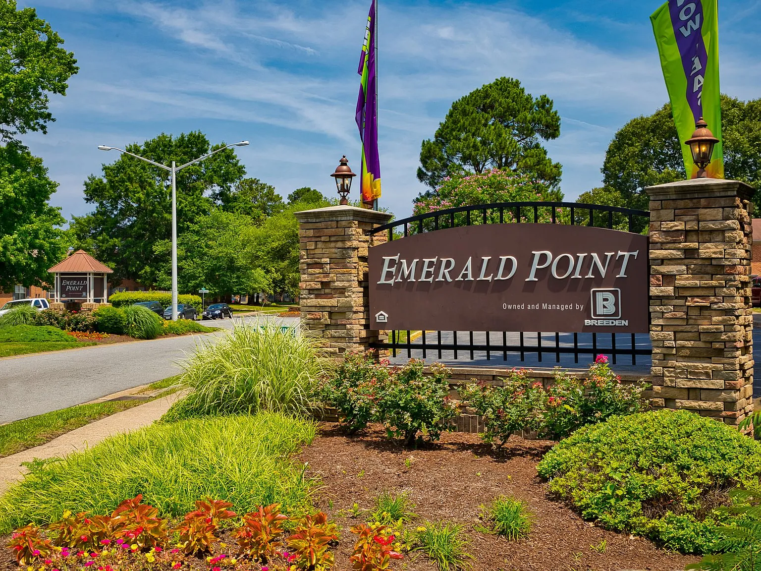 Emerald Point Apartments & Townhomes — Photo 4
