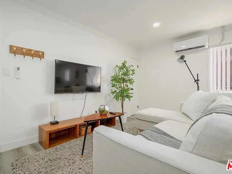 2417 S Budlong Ave #3 — Photo 2