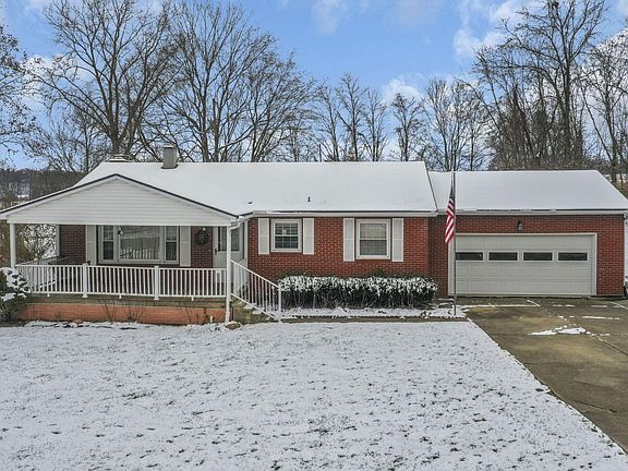 2nd image of 3020 Meadowbrook Dr NE