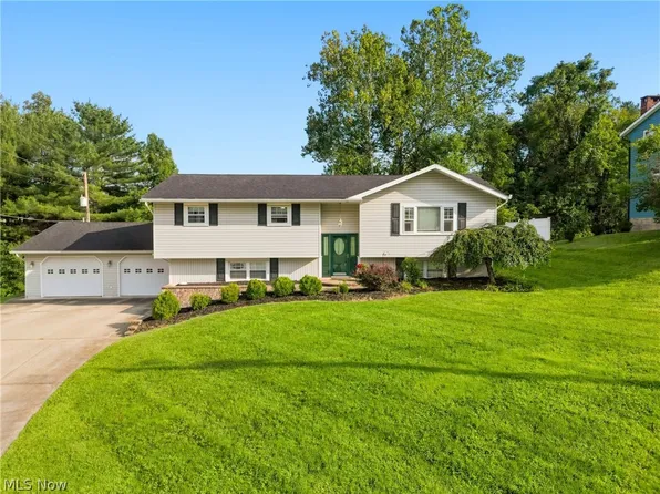 2900 Thorn Dr, Zanesville, OH 43701