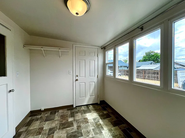 904 & 906 W Tieton Dr — Photo 13
