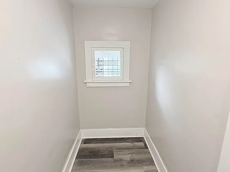 217 Everett St — Photo 11