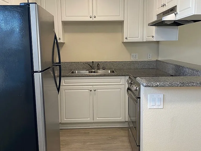 Suncrest — Photo 1