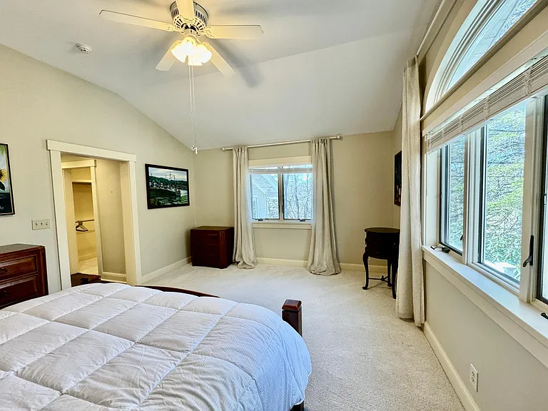 315 Bayview St — Photo 32