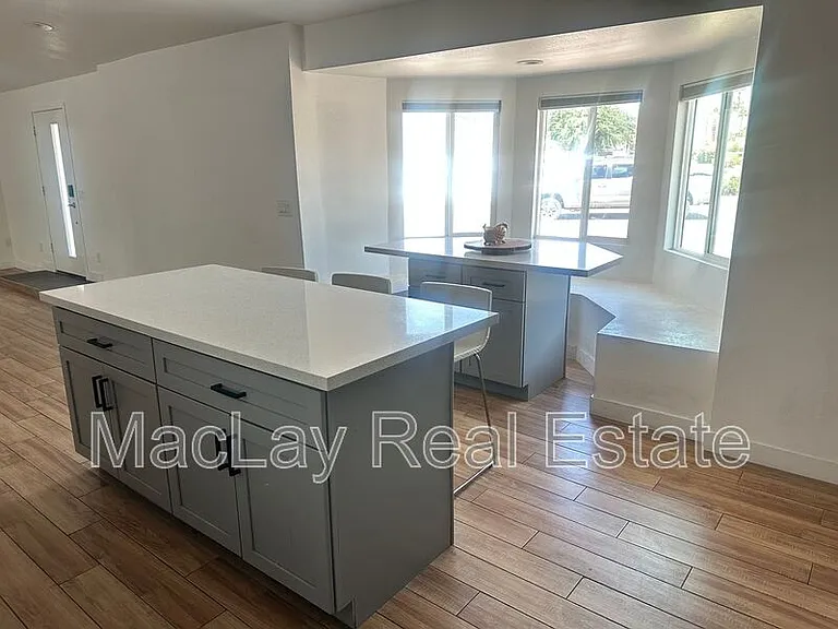 1703 W Lane Ave — Photo 5