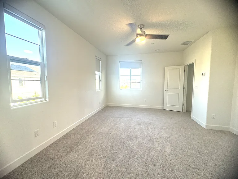2121 Evening Star Cir — Photo 8