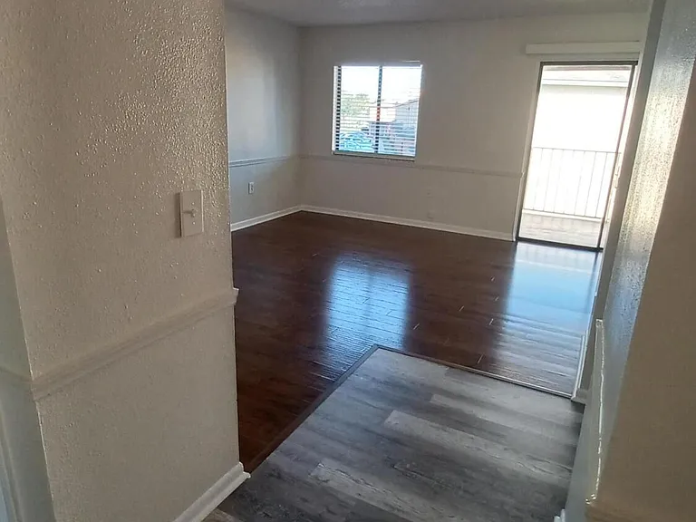 214 San Juan Cir — Photo 2