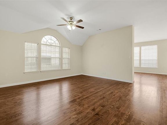 5th image of 422 Soren Dr